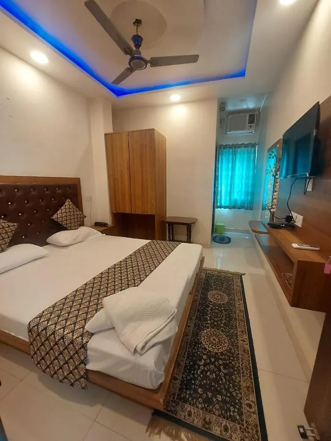 Chandra Home Stay Varanasi Hotel